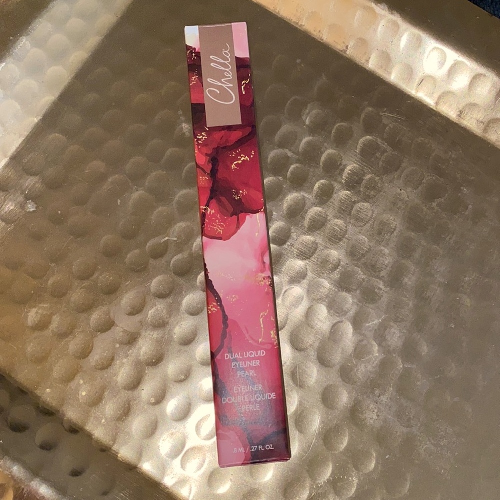 Chela Liquid Eyeliner